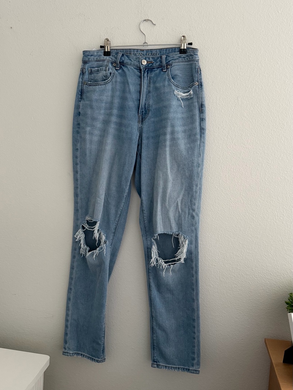 American Eagle Outfitters Light Blue Distressed Boyfriend Jeans